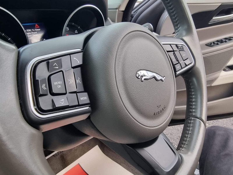 JAGUAR XE