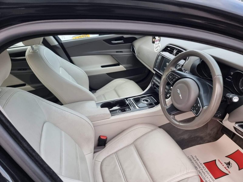 JAGUAR XE