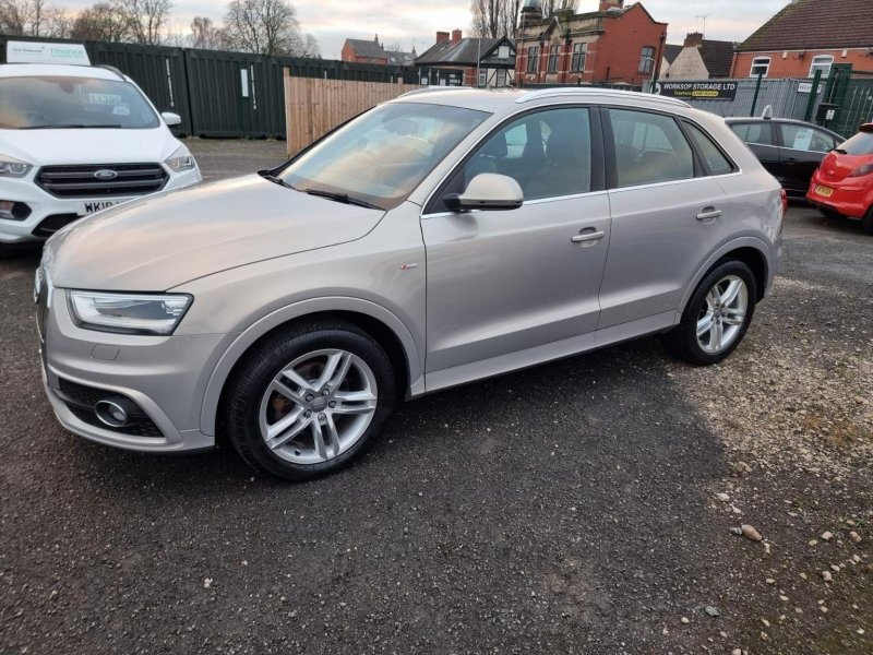AUDI Q3