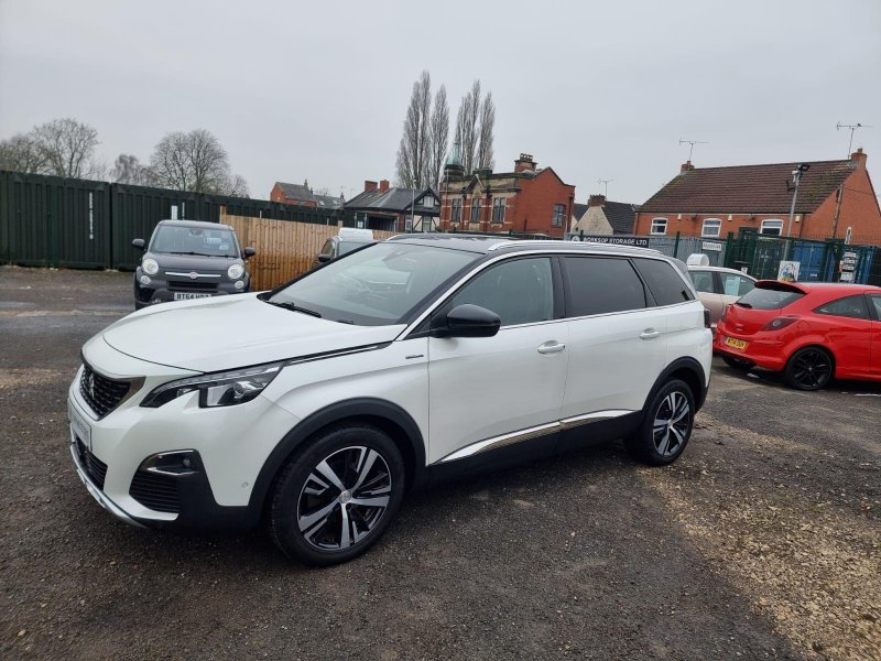 PEUGEOT 5008